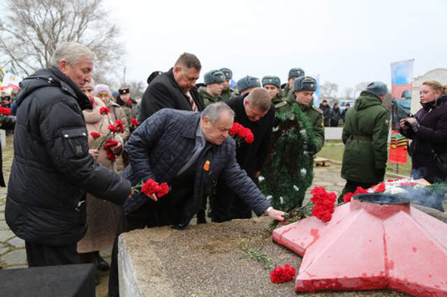 Члены Президиума Госсовета и правительства РК отдали дань уважения воинам, погибшим в годы Великой Отечественной.