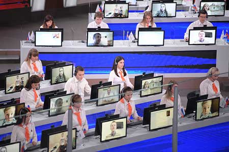 На &laquo;горячую линию&raquo; президенту звонят сотни тысяч россиян