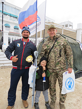 А. Деев с победителями соревнований.